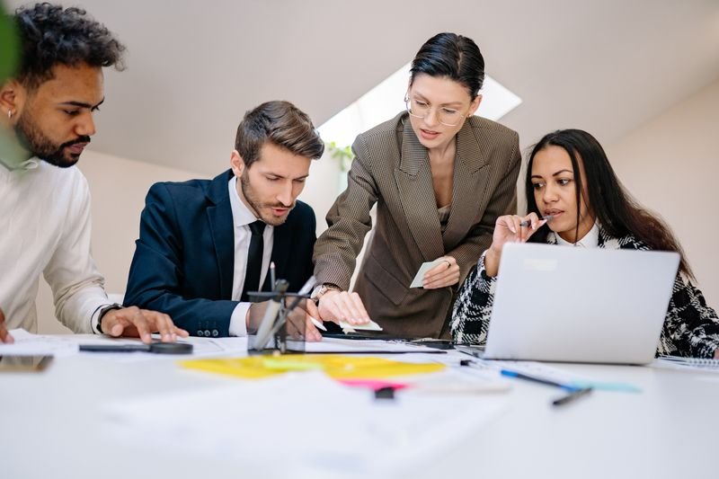 Quais dados conferir antes de contratar uma empresa pela internet